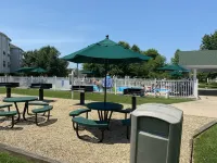 ON THE LAKE, 2 BEDROOMS / 2 BATHS, FULL AMENITIES