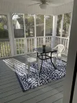 Newly Renovated, Dog Friendly, Fully Fenced Back Yard, Easy Beach Access!