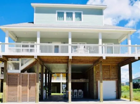 2nd row, Luxury,  Ocean view, 360 porch- 4 bedrooms, 3 baths, and sleeps 21