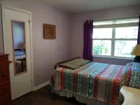 Charming 3 BR/ 2 BA 1.5 miles to Downtown  Fairhope! Hotels in Point Clear