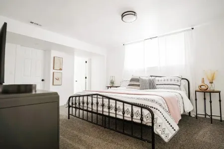 Bright 5-BDR Home in the heart of Ogden-3600 sq.ft