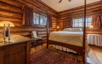 Scout's Rest in Cody - Beautiful Cozy Log Cabin that sleeps 8!