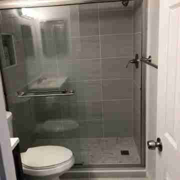 Beautifully furnished 1 Bedroom McLean Condo near Tysons corner Rooms