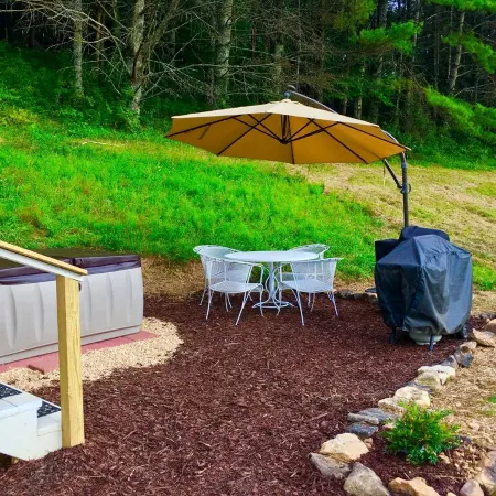 Tiny House in the Mountains- waterfall, jacuzzi and stunning farm views