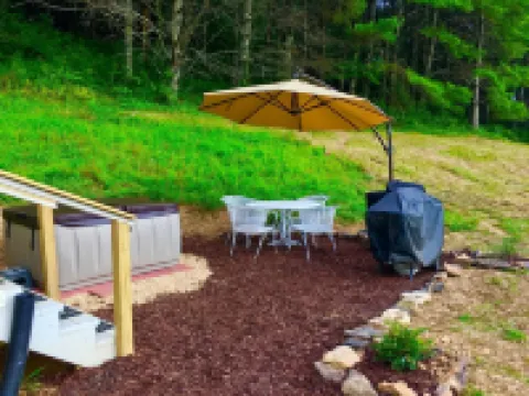 Tiny House in the Mountains- waterfall, jacuzzi and stunning farm views