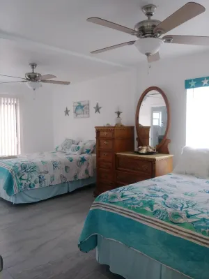 WATERFRONT COTTAGE w/ACCESS TO WEEKI WACHEE RIVER & GULF FRESHLY REMODELED!