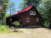 Beautiful Lake House on Belleau 100 ft of Waterfront! Kayaks, Jacuzzi 3100 sqft! Hotels in Wakefield