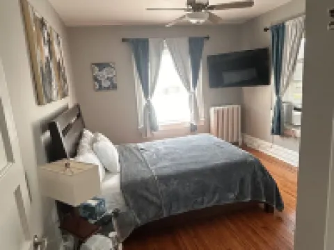 Continental travelers suite!! Spacious apartment, 5 minutes from Dorney Park !! Hotels in Allentown
