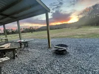 Spacious barndominium on scenic farmland. 5 miles from Guntersville boat ramp!
