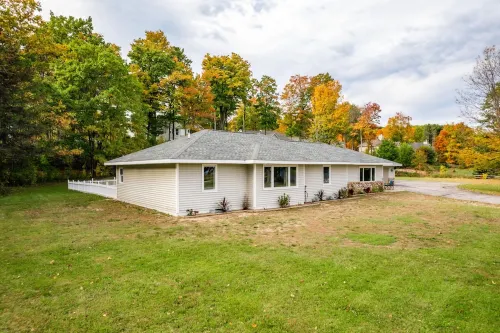 Birch House-Family friendly home with shared beach