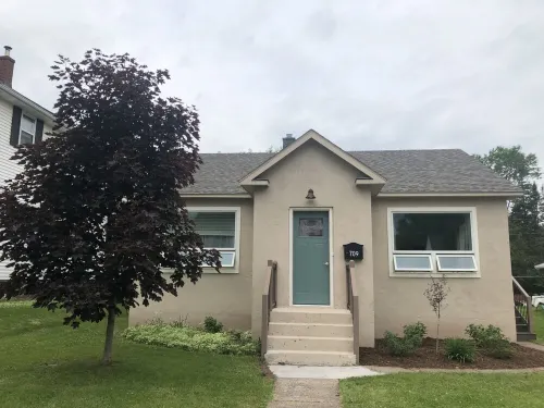 Cozy remodeled cottage in heart of Ashland/Chequamegon Bay/Lake Superior Hotels in Ashland