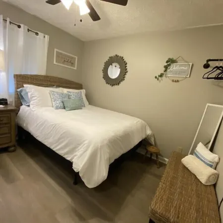 Uncork, Unwind, Relax @ this Family & pet Friendly Lake Home #1