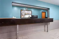 Super 8 by Wyndham McHenry/Fox Lake Area Hotels in Crystal Lake