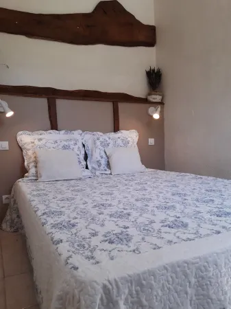 La ferme de Manon les Lavandes in an 18th century farmhouse Отели в г. Монфера