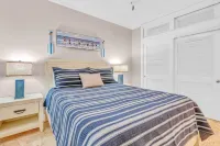 Coastal house in the Florida Keys with pool in a private area.