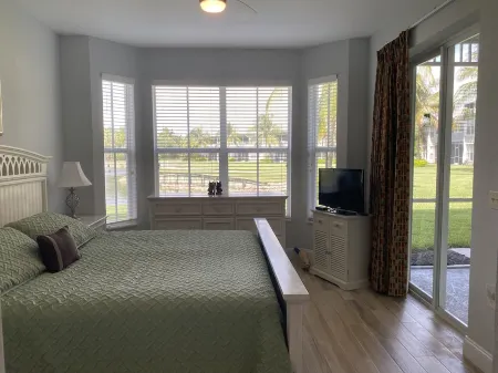 2 bed, 2 bath, den, remodeled