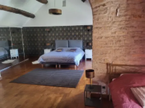 Maison en Pierre Dans un Cadre Idyllique, Piscine + Hammam. 20 Personnes Hotels in 