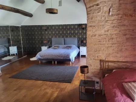 Maison en Pierre Dans un Cadre Idyllique, Piscine + Hammam. 20 Personnes