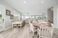 Luxe 8BR Lakefront Home, Private Pool, Hot Tub, Gameroom, Putting Green, Firepit - Bintang 5