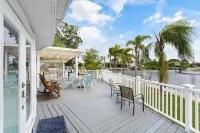 Nautical Haven 175 FT Private Waterfront/Dock/ Kayaks/Bicycles/5 Min to Shopping - Wifi