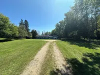 Cozy cottage on Little Bay De Noc minutes away from a public boat launch! Hotels in Brampton Township