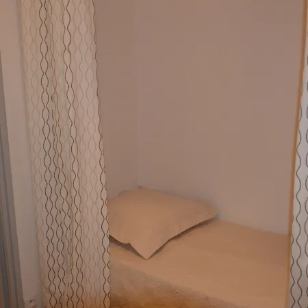 Nice studio near the beach for 3 people free internet parking balcony