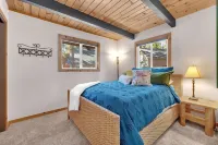 Timberlake Haven / Newly remodeled mountain retreat- 4 blocks from Lake Tahoe! Hoteles en Tahoe Vista