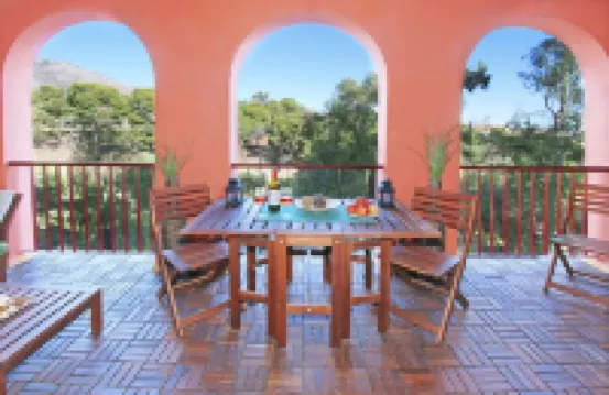 Bright 2- Bedroom Apartment with Pool & Terrace-Benalmádena