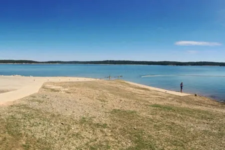 LAKE ACCESS & GREAT VIEWS! MINUTES TO THE WHITE RIVER!! 3 BR/2BA, 1500 sq. ft.