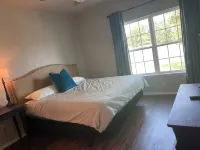 Modern townhome 10.1 miles from Razorback Stadium
