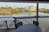 Cape Casa--Beautiful 2BR Dog-friendly  in Barrier Dunes, 200 steps to Beach