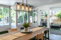 Villa Palmas-Double Master Suites, 5 Bedrm + Pool -1 mile from beach