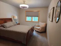 Cherry Tree House - located on 10 acres - only 5 minutes from Algoma. Hotels in Kewaunee County