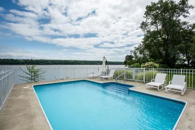 Breathtaking Hudson River Waterfrt/3 Bdrm/Pool/Quiet St/Magnfct View/Hits 2 Mile 스피드웨이 주변 호텔