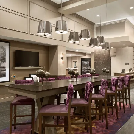 Hampton Inn and Suites Seattle/Renton