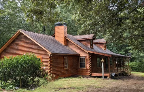 Cabin Bliss - Just 1 Mile from Lake Lanier / 5 Acre / 5 BR with Hot tub Hotels in Forsyth County