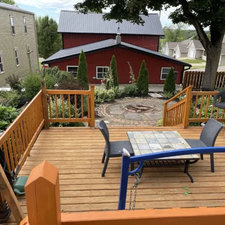 Historic 200 year old 3-bedroom log house with WiFi and AC in charming Winesburg