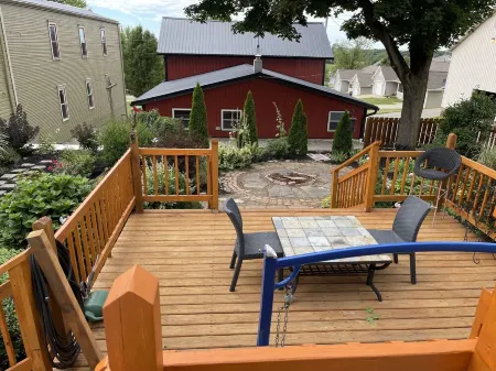 Historic 200 year old 3-bedroom log house with WiFi and AC in charming Winesburg