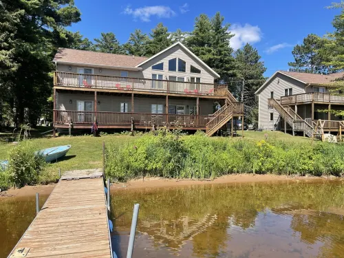 4 bedroom, 2 bath upper and lower unit Sleeps 14