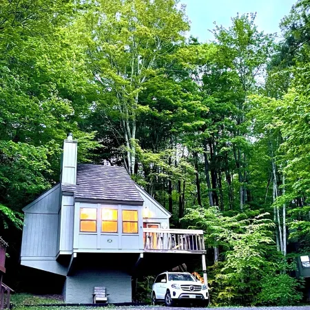 Cozy, Modern Mountain Retreat — Perfectly Situated!