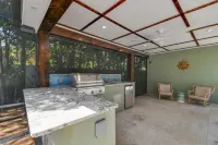 Relaxing Villa with pool!