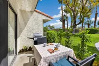 Light, Bright Palm Springs Private Condo Villa. 7 Night Minimum. Pool, Hot Tub, Отели рядом с Аэропорт Международный Палм-Спрингс