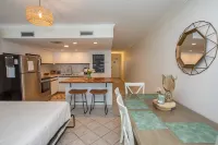 Direct Oceanfront Resort- Large Balcony, Indoor/Outdoor Heated Pool and Hot Tub