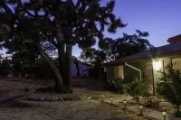 Modern Oasis. Close to National Park, Views, FirePit, Family & Pet Friendly