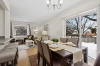 Charming 3 Beds/2 Baths Home- 2 miles to Lake Phalen