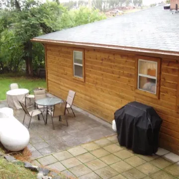 Old Town Cottage: Nestled on a forested hillside on the edge of Hill City