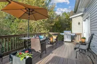 Fun and Open Space Near Everything - Pool table, Hot Tub in Williamsburg