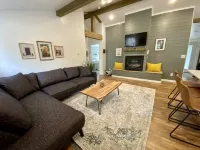 Cozy House - Close to biking/Pet Friendly