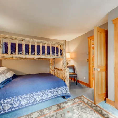 Mountain Views, Hot Tub & Sauna! Cozy Fireplace, 10-Minutes from the Slopes!