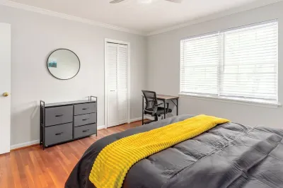 Relaxing UNC Townhome with Pool 월러 파밀리 팜 주변 호텔